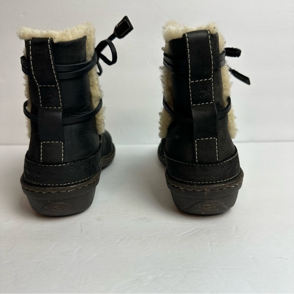 Ugg Caspia Leather Boots Women’s size 8 or EU 39 black sheepskin lined winter - Picture 4 of 11